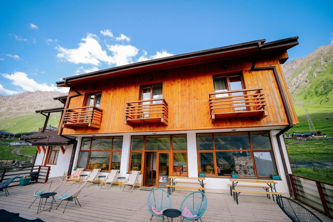 Alpenhaus Kazbegi Hotel & Restaurant Exteriör bild