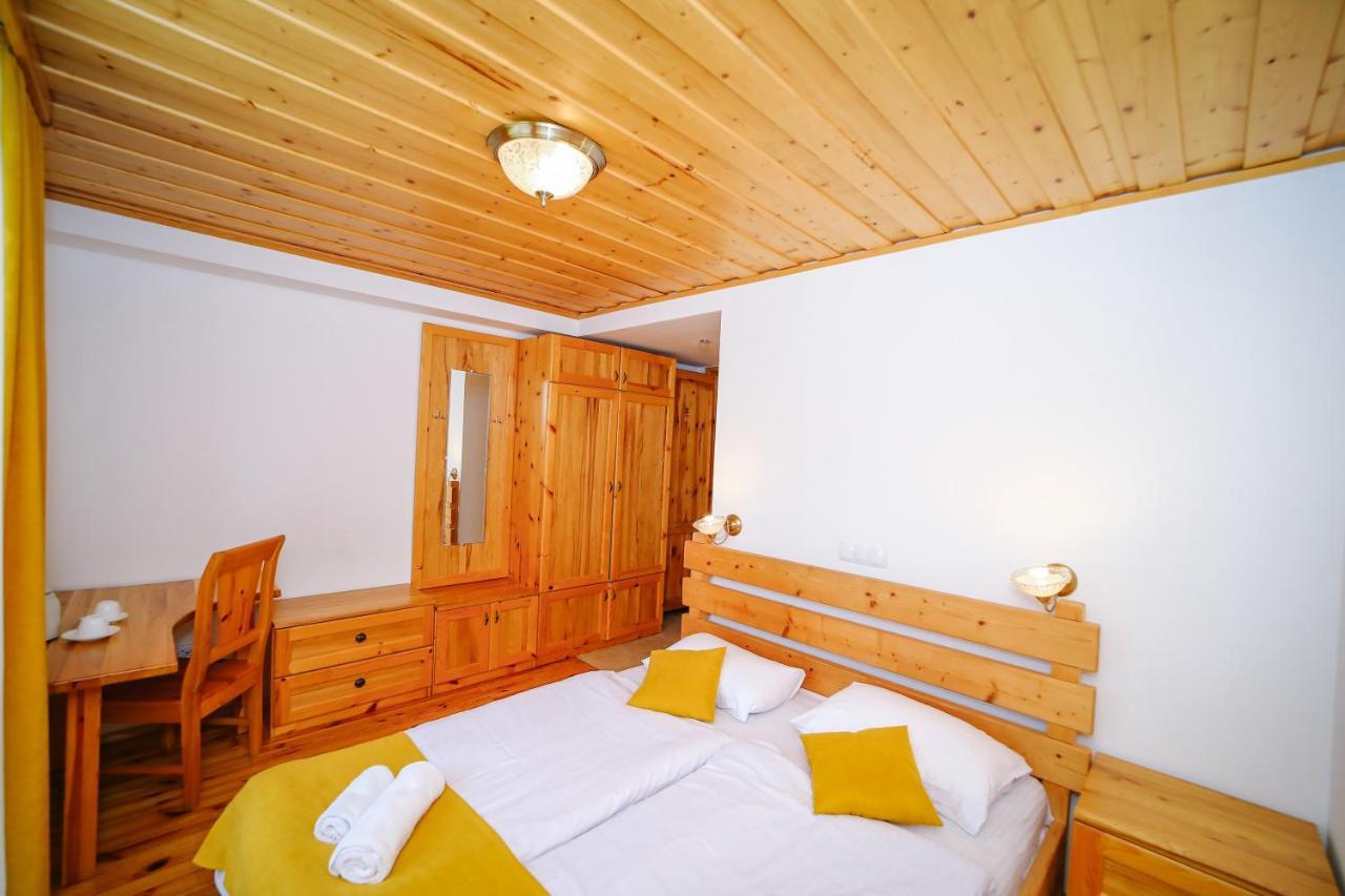 Alpenhaus Kazbegi Hotel & Restaurant Exteriör bild