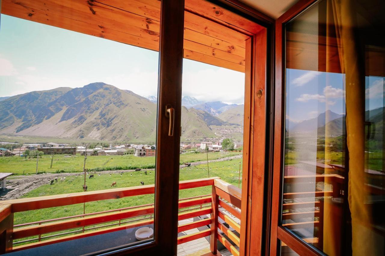 Alpenhaus Kazbegi Hotel & Restaurant Exteriör bild